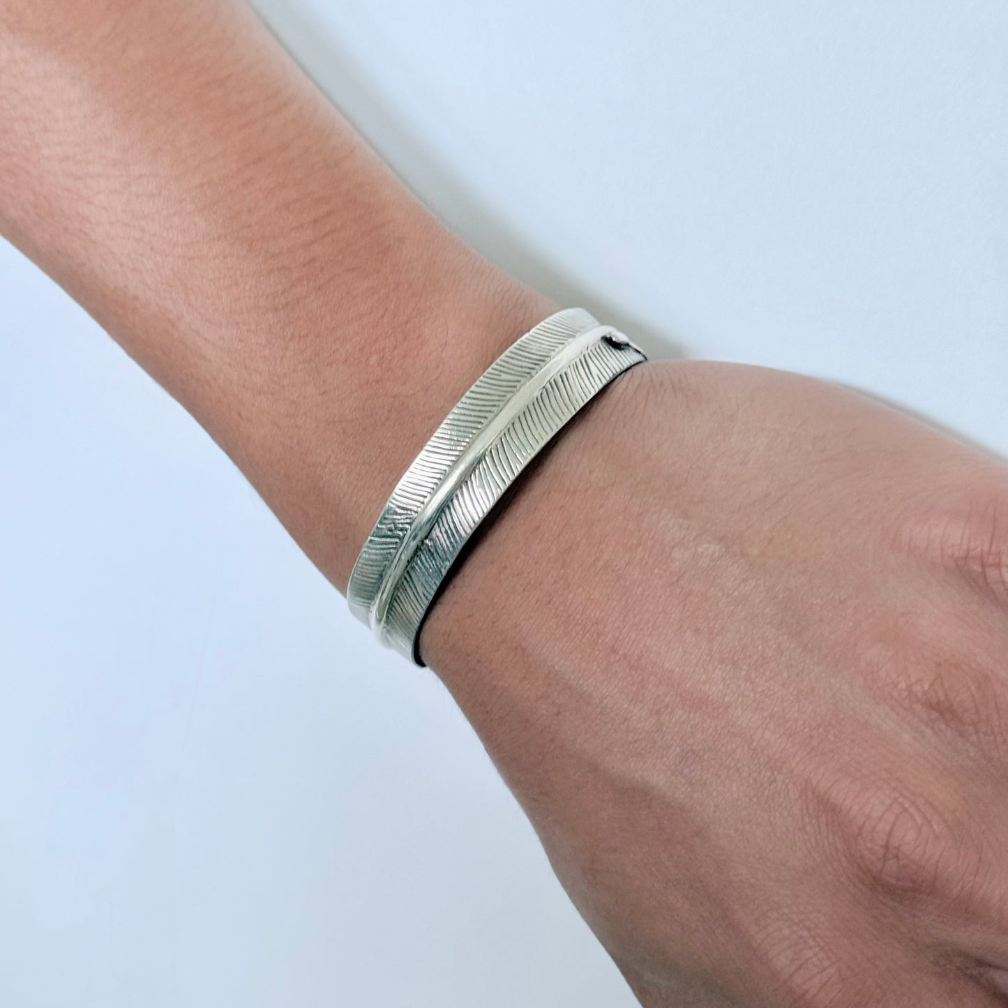 Sterling Silver Unisex Statement Western Feather Bangle – Spirit Bird Wing Boho Silver Bracelet
