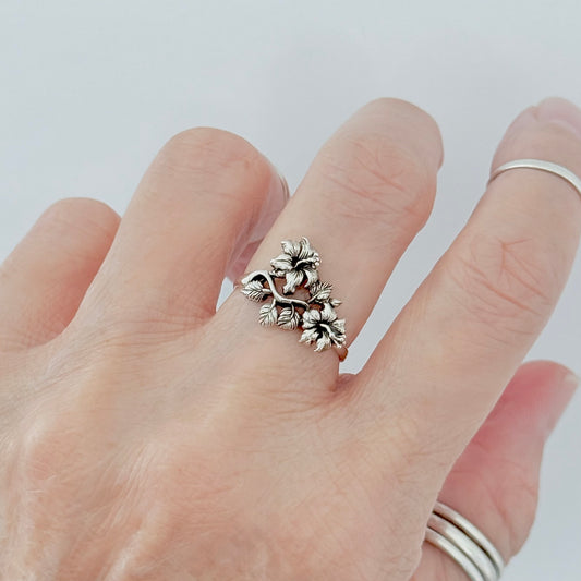 925 Sterling Silver Lily Flower Ring with Leaves | Floral Jewelry