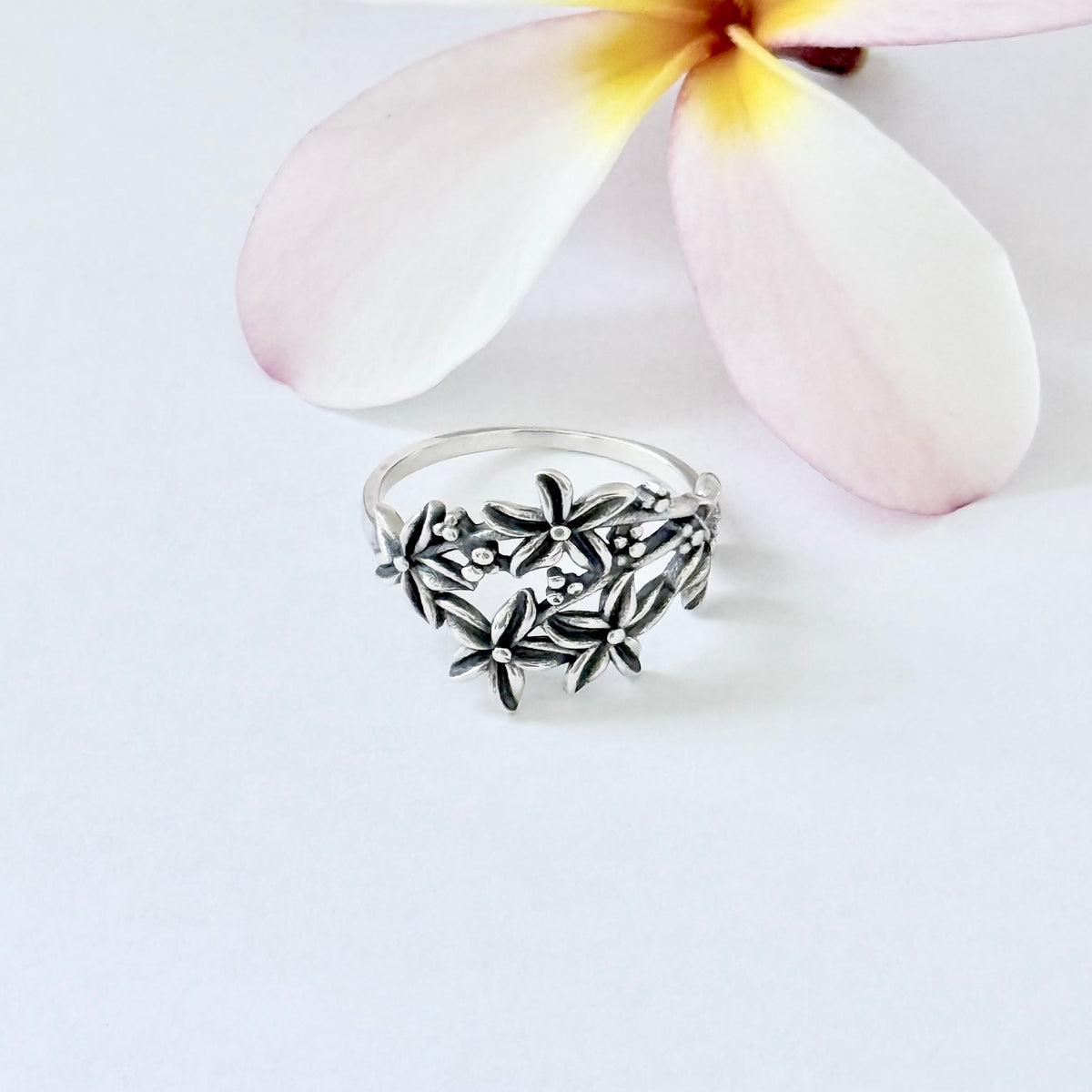 Sterling Silver Bouquet of Lilies Flower Ring  – Dainty Statement Floral Lily Silver Rings
