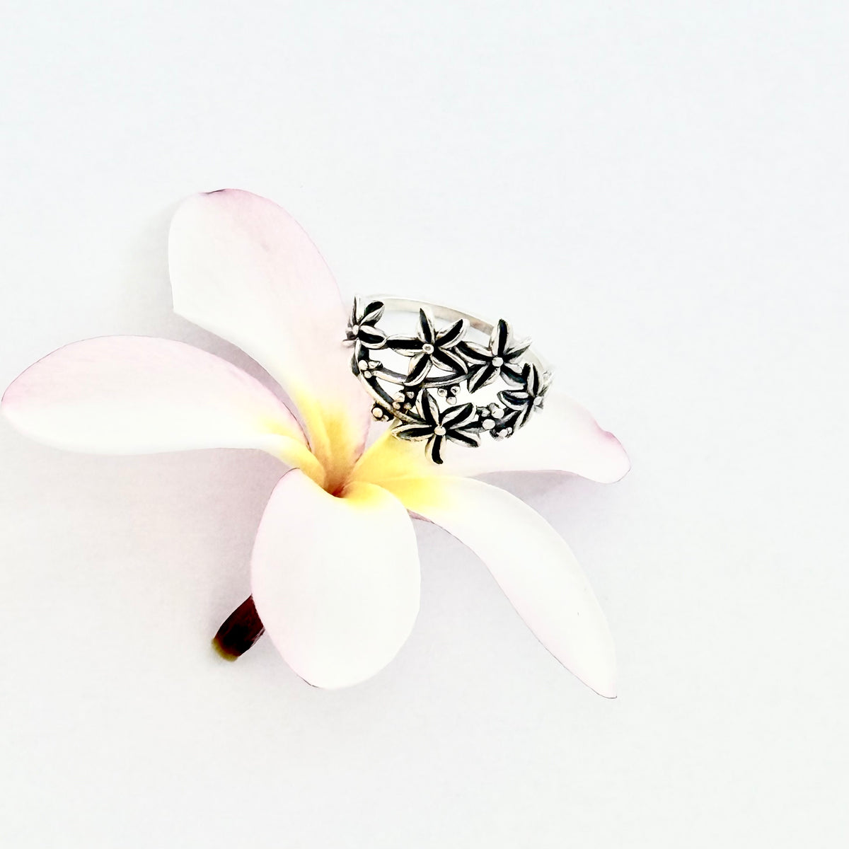 Sterling Silver Bouquet of Lilies Flower Ring  – Dainty Statement Floral Lily Silver Rings