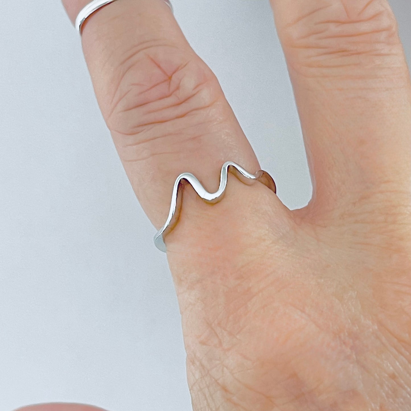 Sterling Silver Minimalist Wave Ring – Zigzag Ocean Stackable Silver Rings