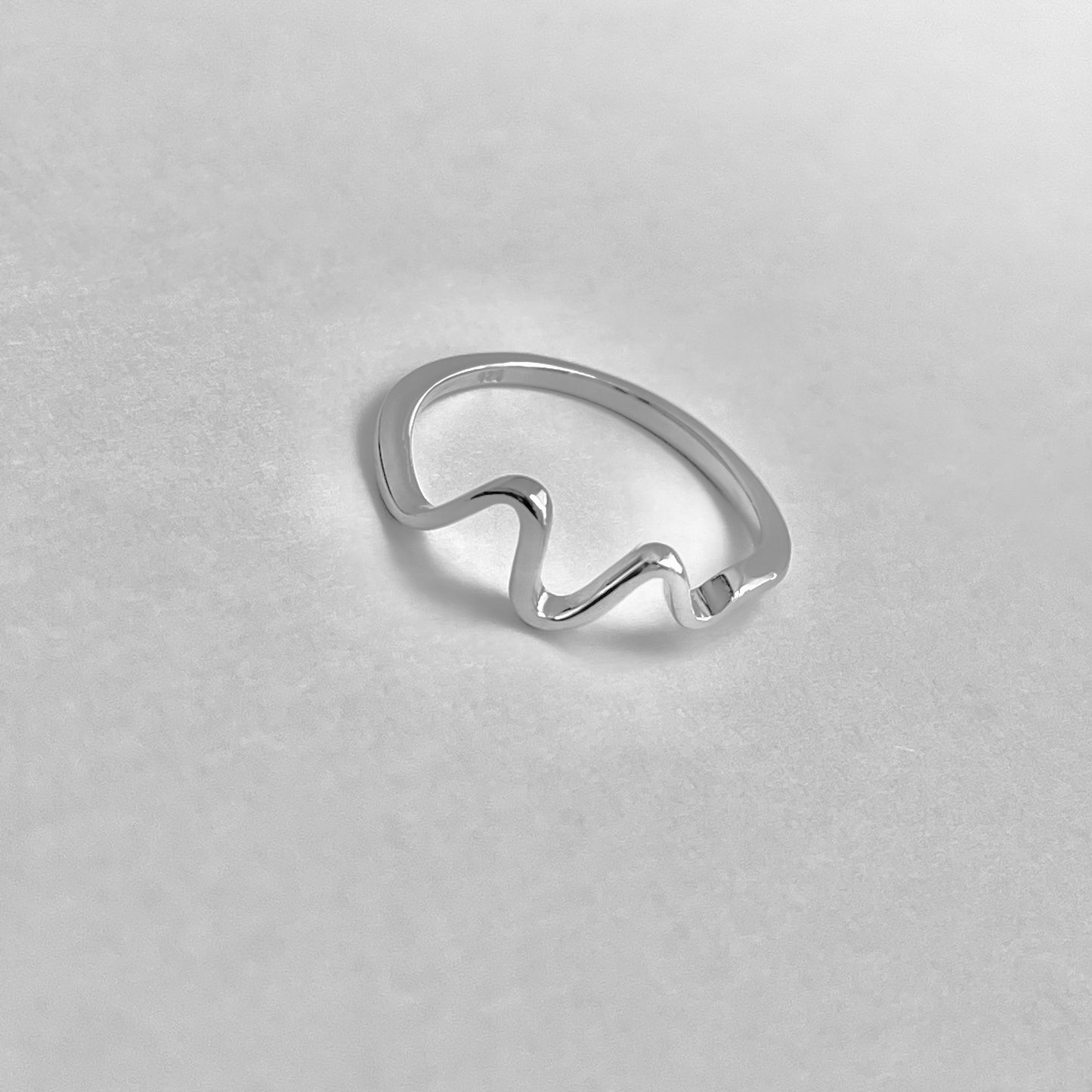 Sterling Silver Minimalist Wave Ring – Zigzag Ocean Stackable Silver Rings