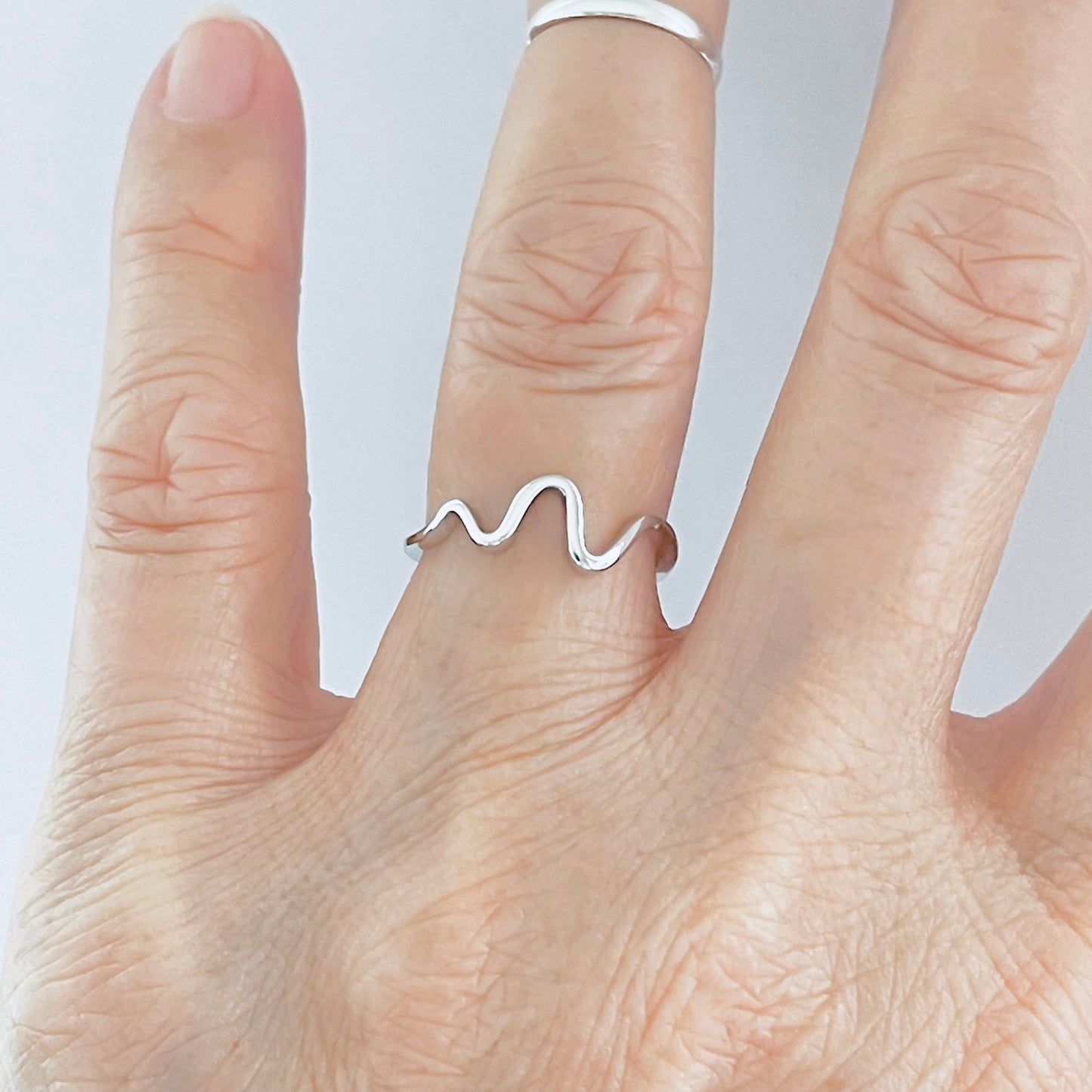 Sterling Silver Minimalist Wave Ring – Zigzag Ocean Stackable Silver Rings