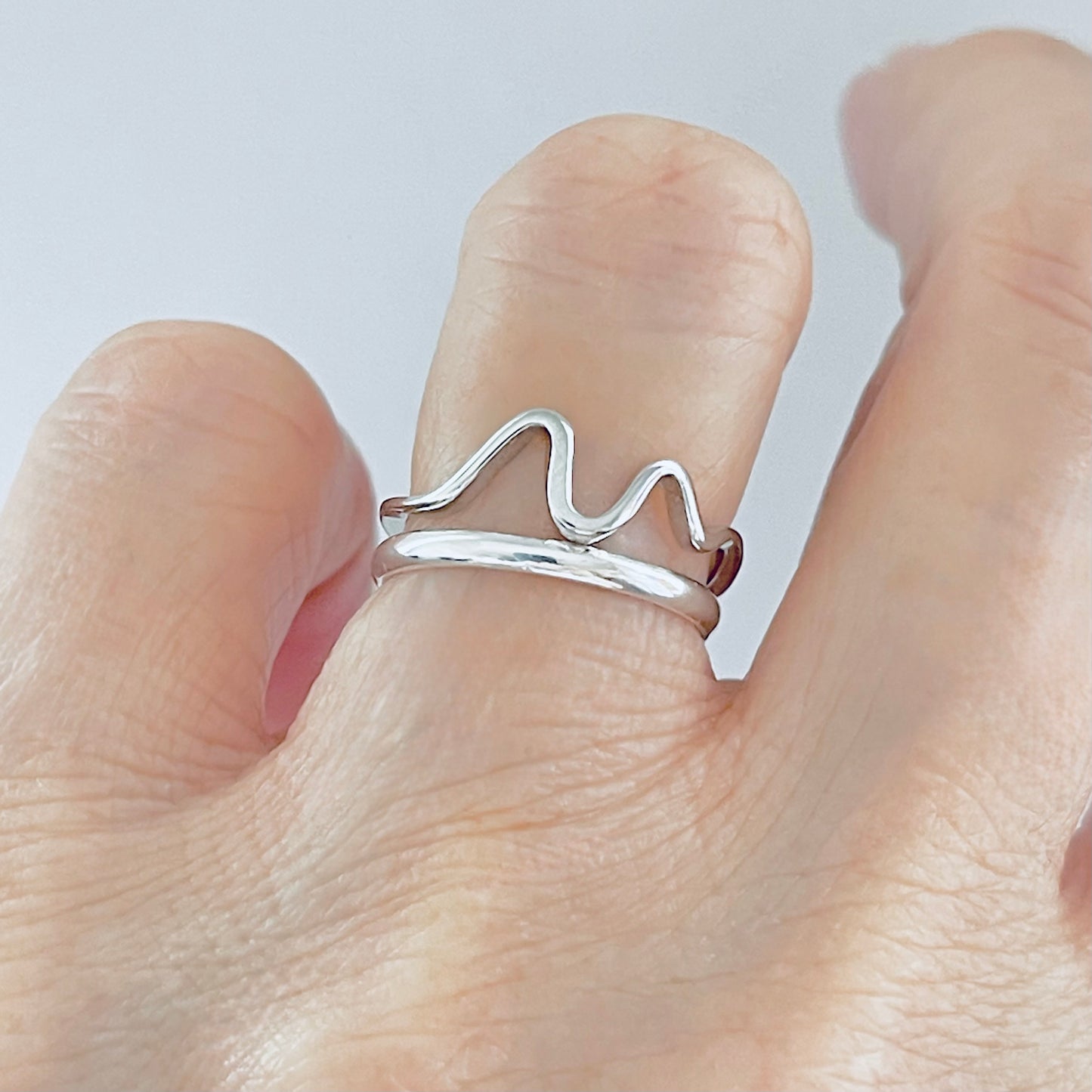 Sterling Silver Minimalist Wave Ring – Zigzag Ocean Stackable Silver Rings