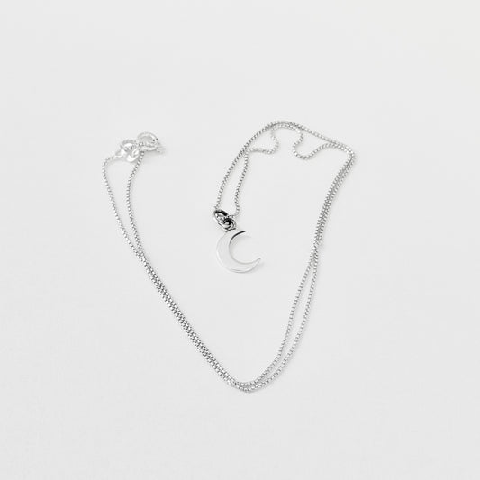Sterling Silver Small Dainty Crescent Moon Necklace – Minimalist Celestial Pendant Chain