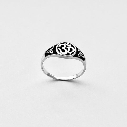 925 Sterling Silver OM Ring with Triquetras | Yoga & Celtic Knot Jewelry