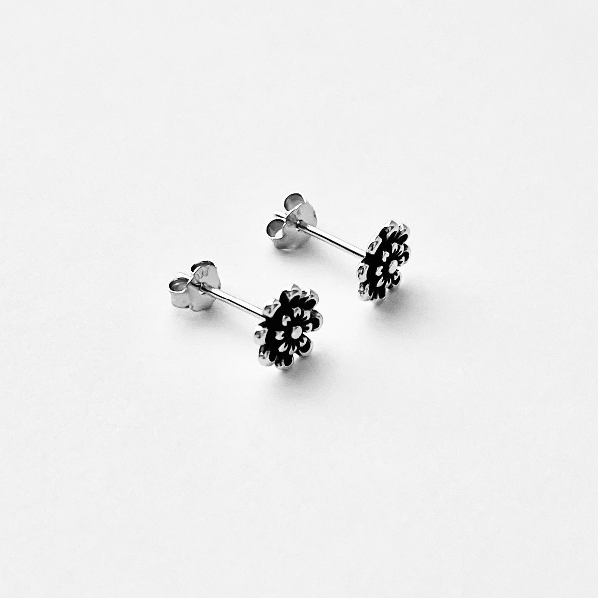 925 Sterling Silver Small Zinnia Flower Stud Earrings | Dainty Floral Flower Earring
