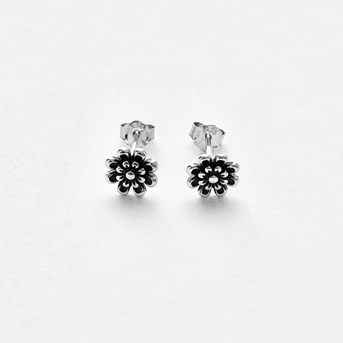 925 Sterling Silver Small Zinnia Flower Stud Earrings | Dainty Floral Flower Earring