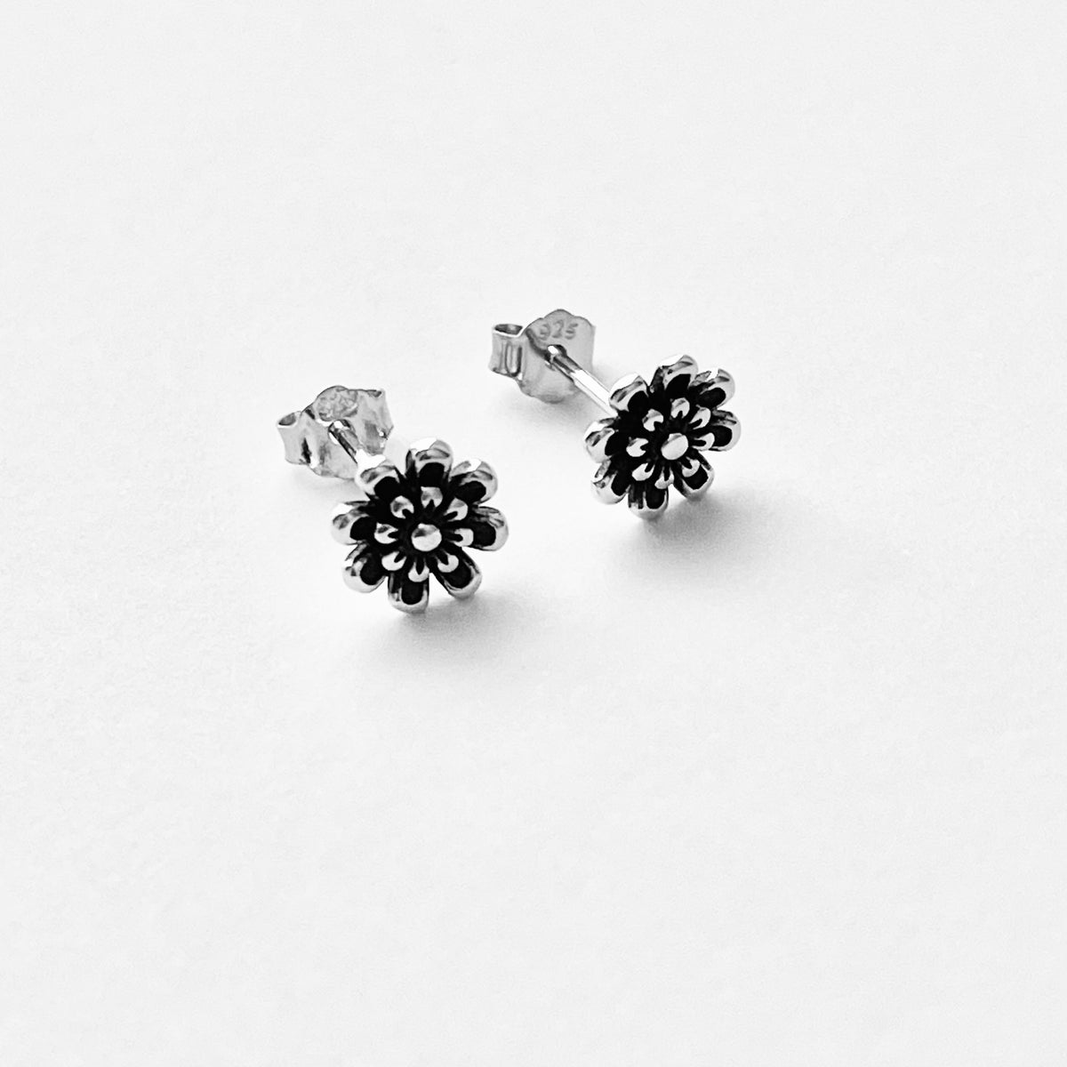925 Sterling Silver Small Zinnia Flower Stud Earrings | Dainty Floral Flower Earring