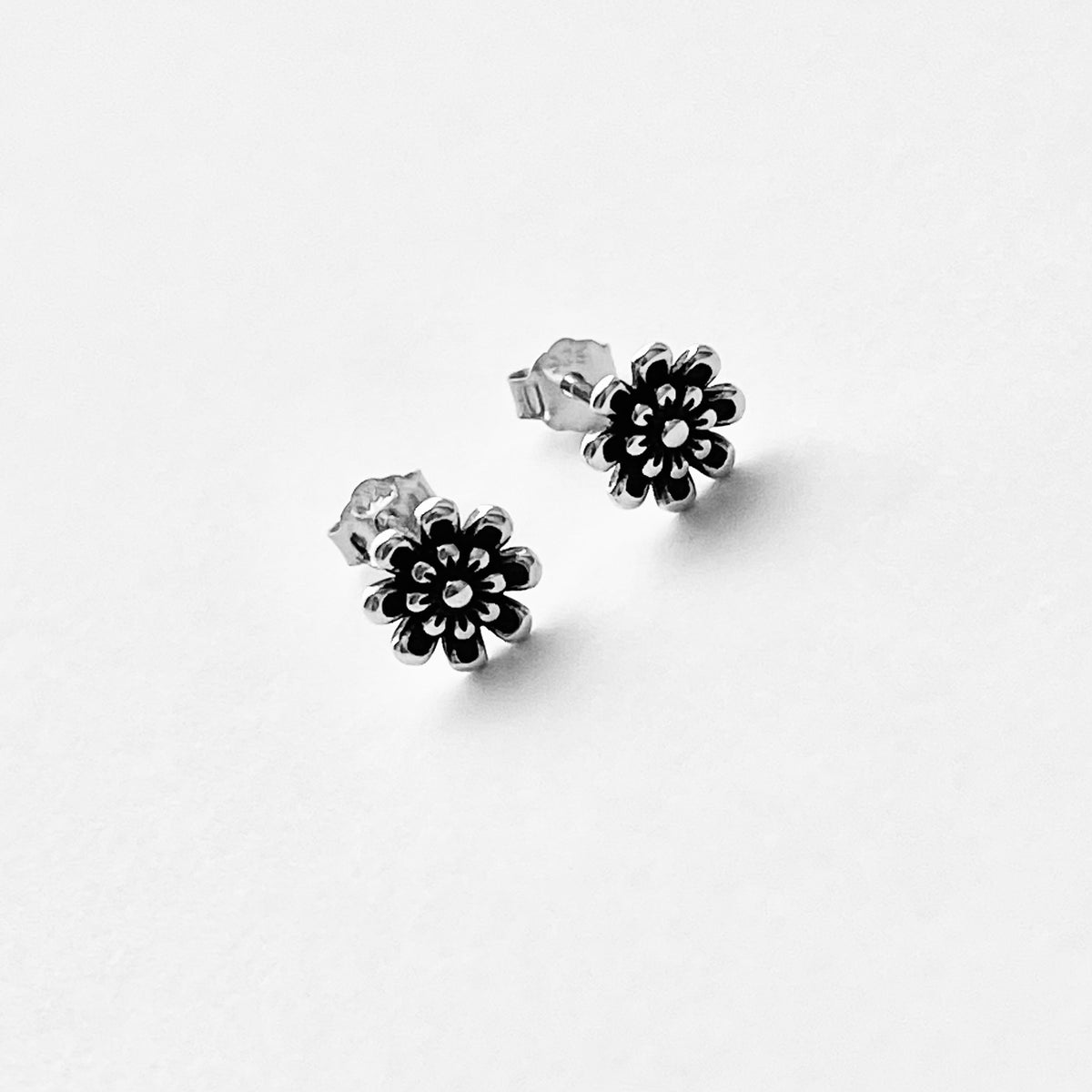 925 Sterling Silver Small Zinnia Flower Stud Earrings | Dainty Floral Flower Earring