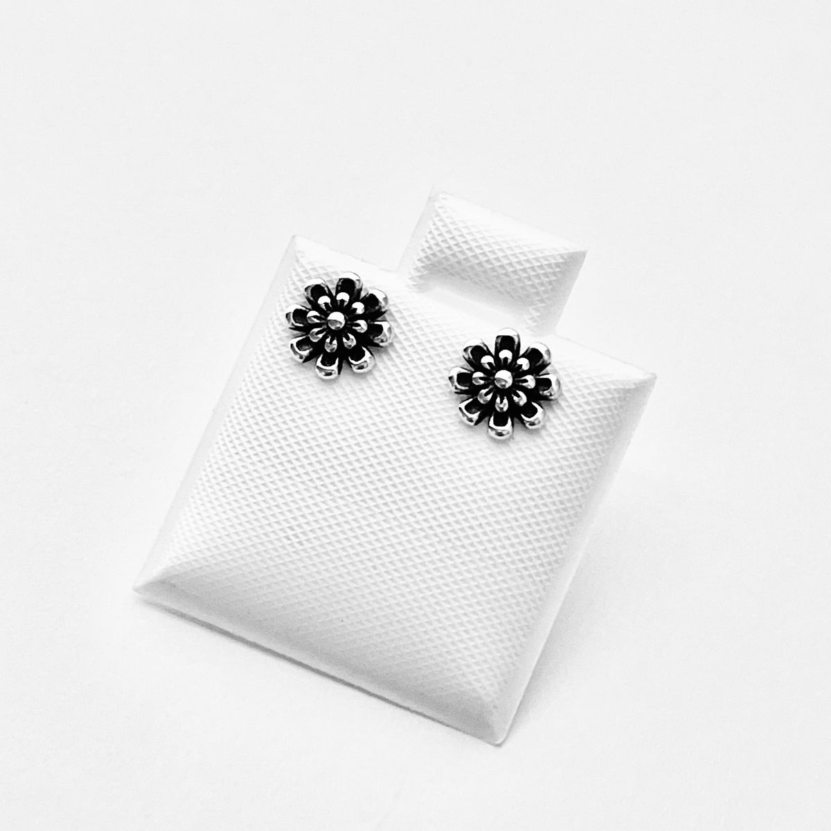 925 Sterling Silver Small Zinnia Flower Stud Earrings | Dainty Floral Flower Earring
