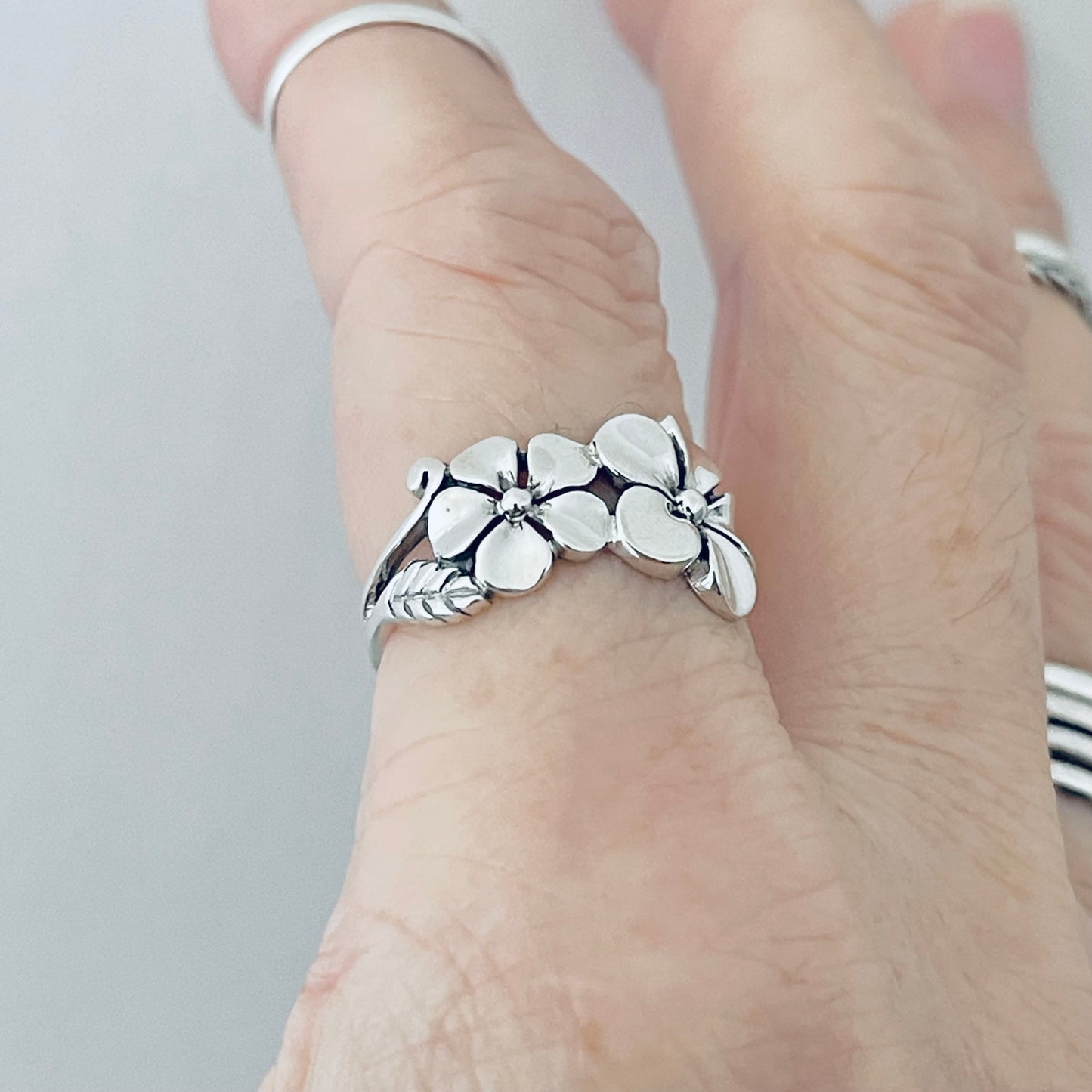 Sterling Silver Triple Plumeria Ring with Leaf, Flower Silver Rings, Hawaii Lei Ring