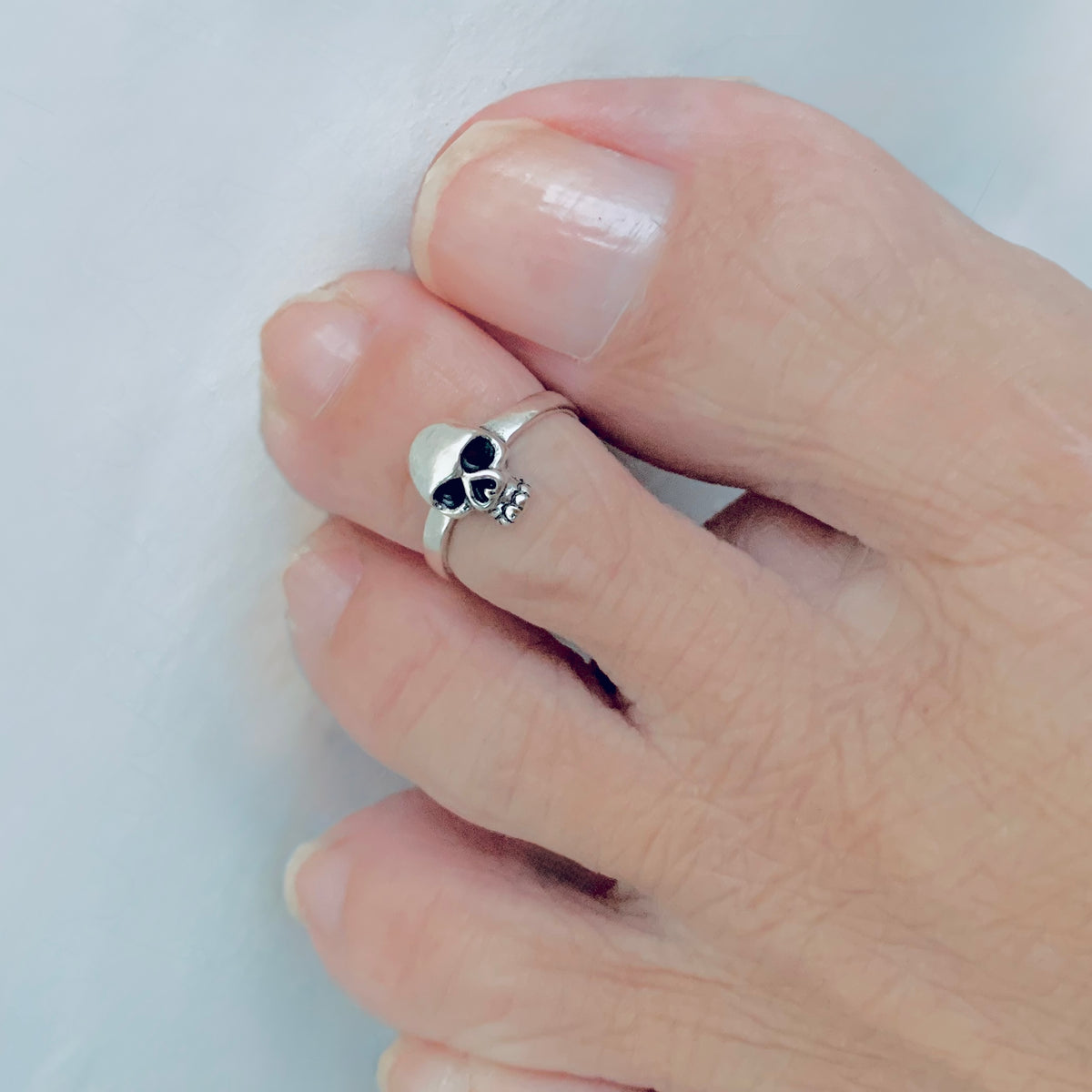 925 Sterling Silver Skull Toe Ring – Gothic Skeleton Head Jewelry
