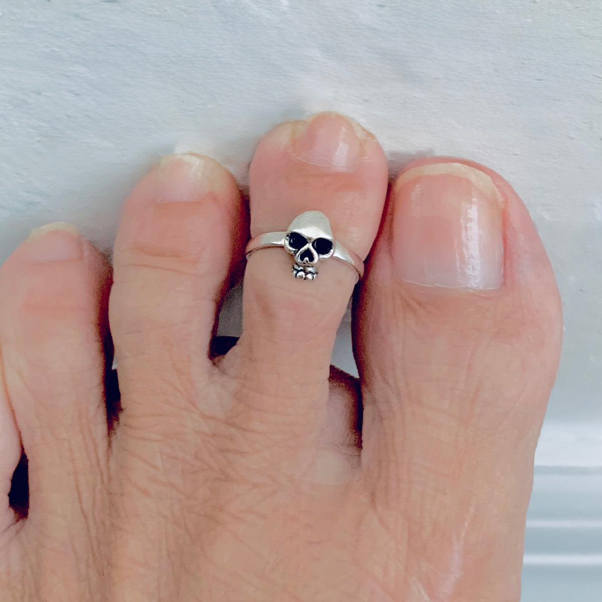 925 Sterling Silver Skull Toe Ring – Gothic Skeleton Head Jewelry