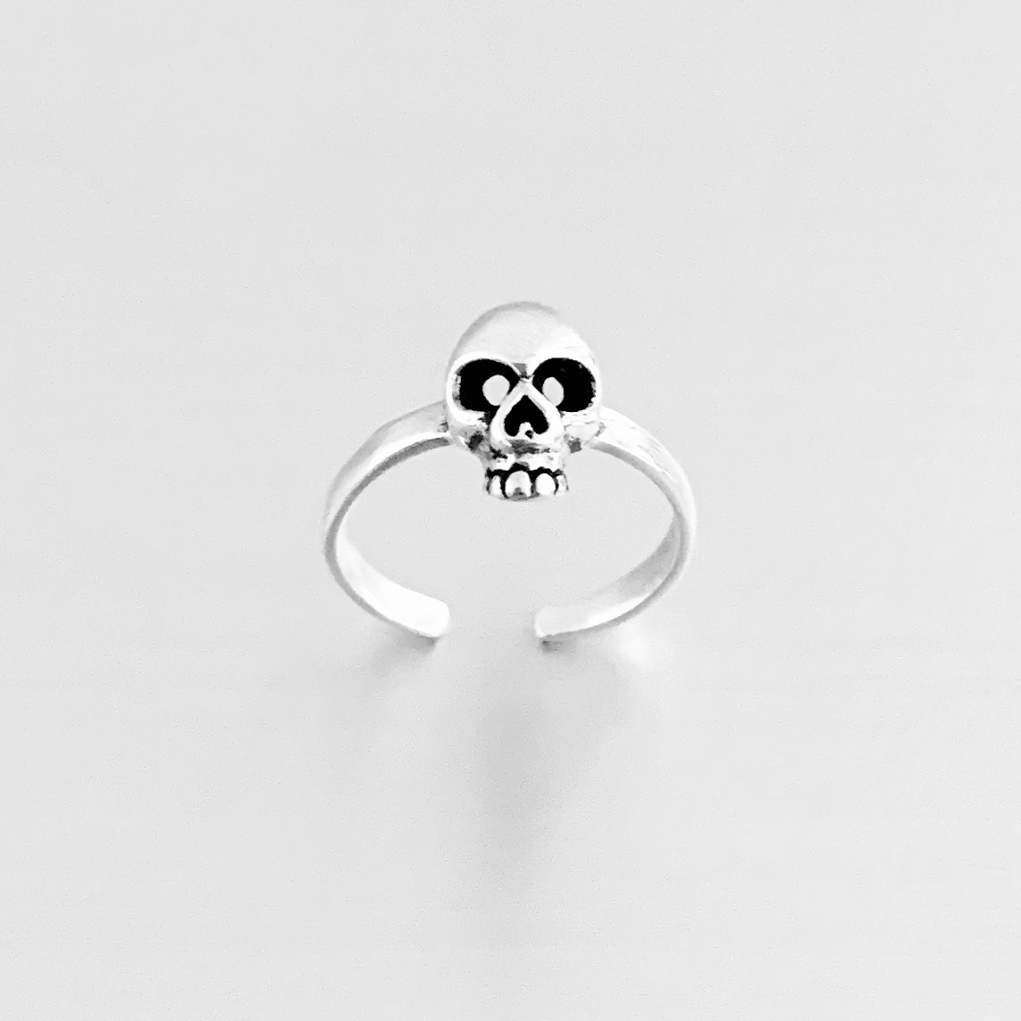 925 Sterling Silver Skull Toe Ring – Gothic Skeleton Head Jewelry