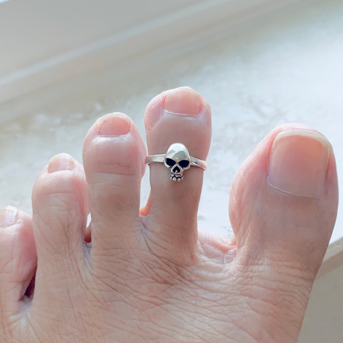 925 Sterling Silver Skull Toe Ring – Gothic Skeleton Head Jewelry